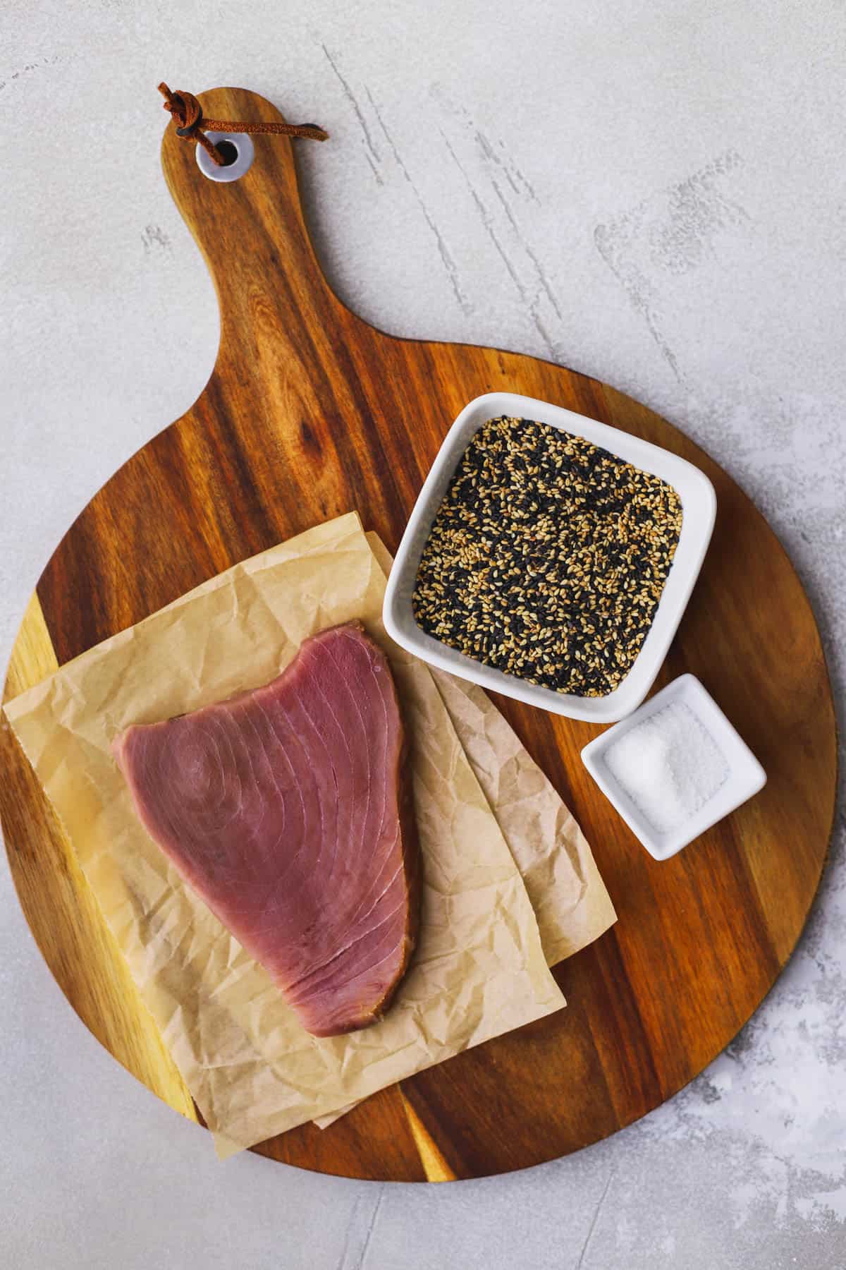 Tuna steak, sesame seeds, salt.