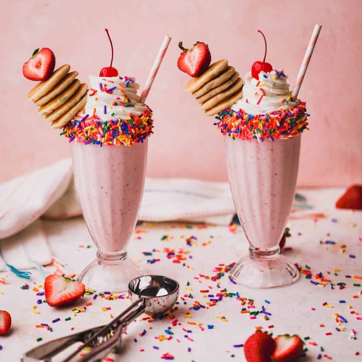Strawberry and Banana Milkshake - The Epicurean Mouse