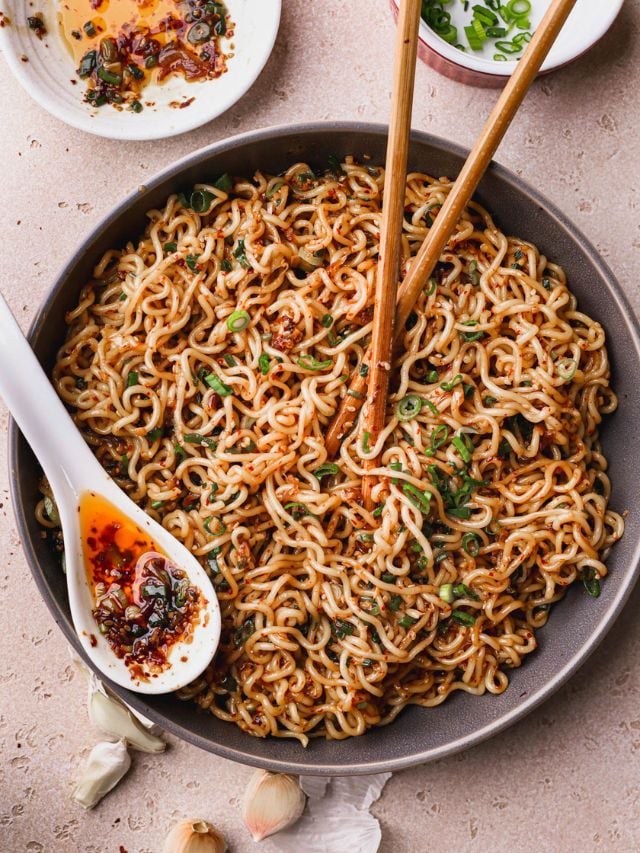Garlic Chili Oil Noodles The Epicurean Mouse