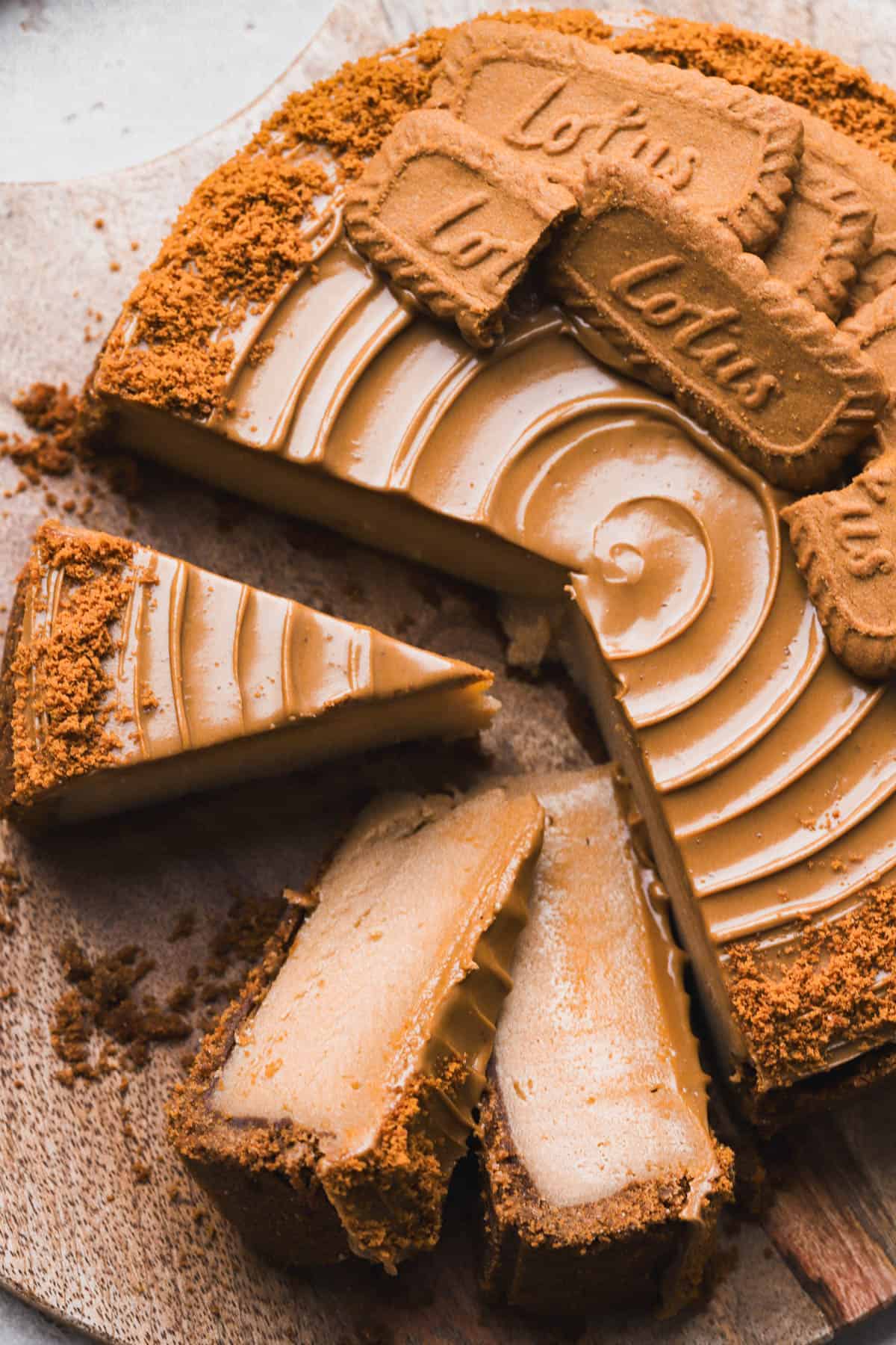 Lotus cheesecake recipe with crushed speculoos and melted cookie butter on top.