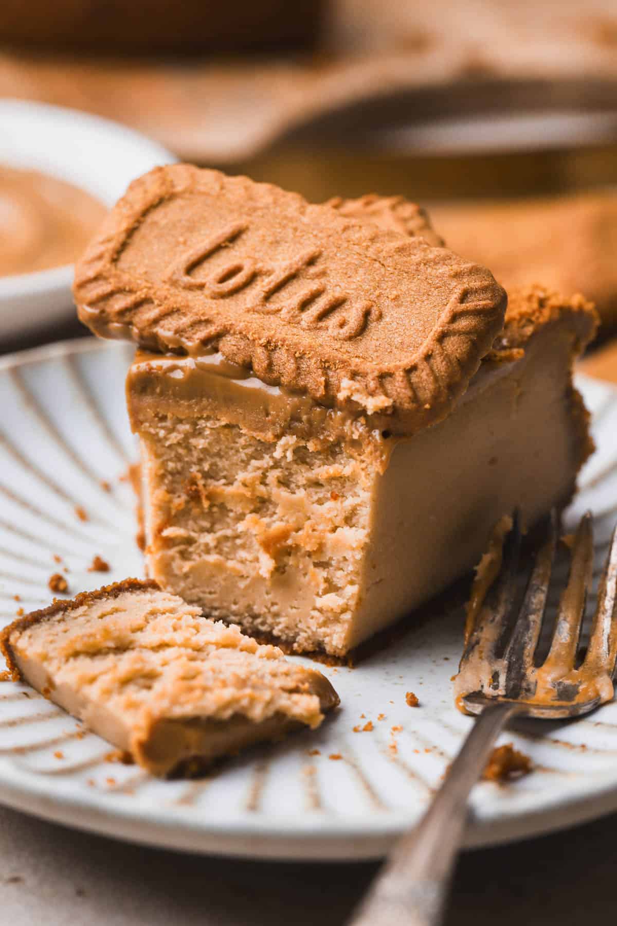 Biscoff cheesecake with melted cookie butter and specula cookies.