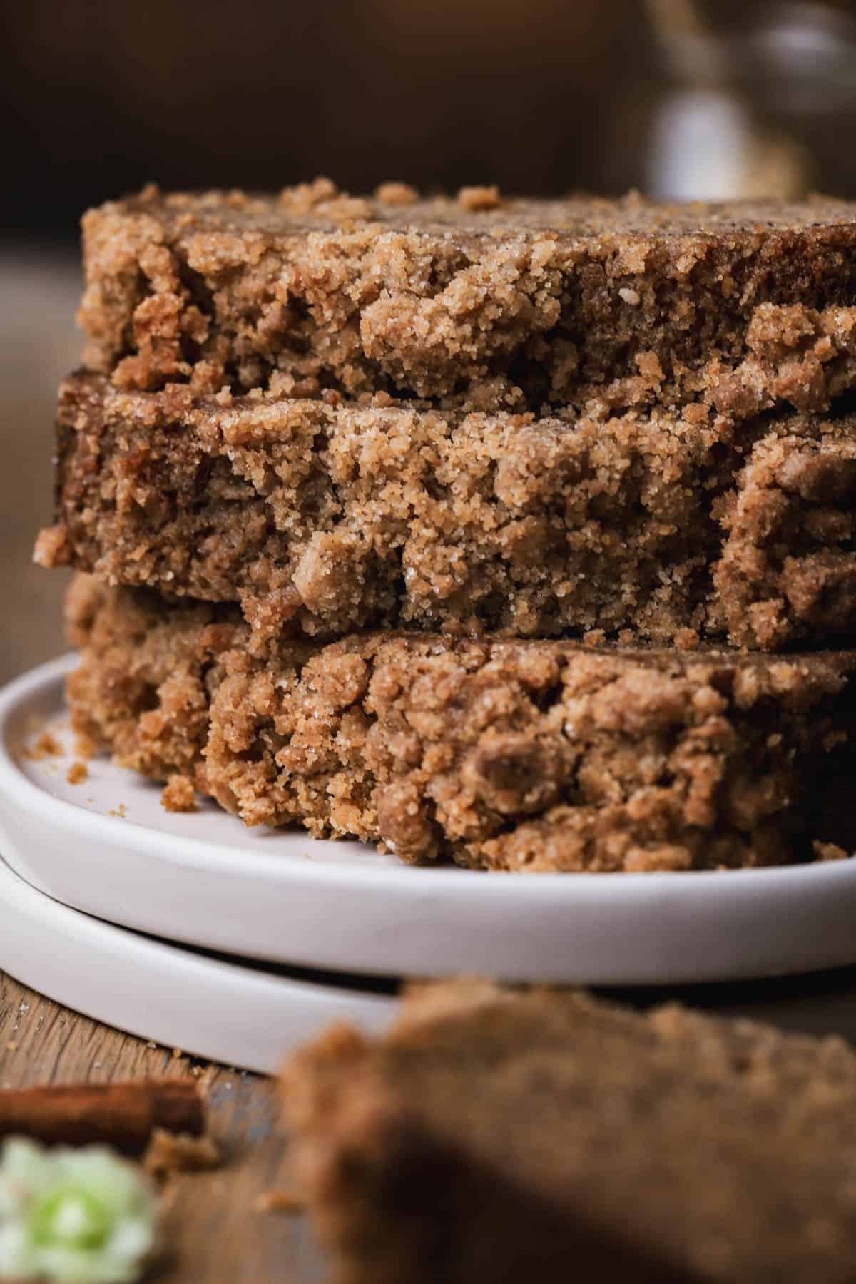 Banana bread with cinnamon brown sugar crumble. 