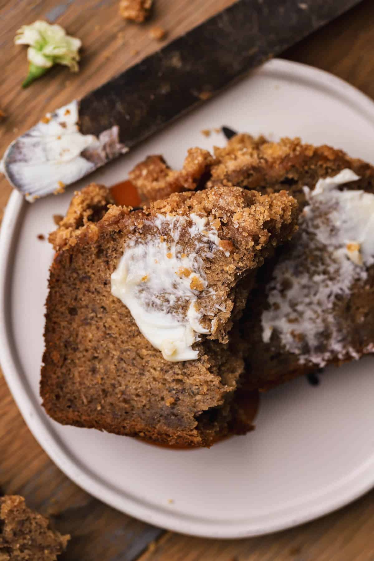 Banana bread with cinnamon crumble topping. 