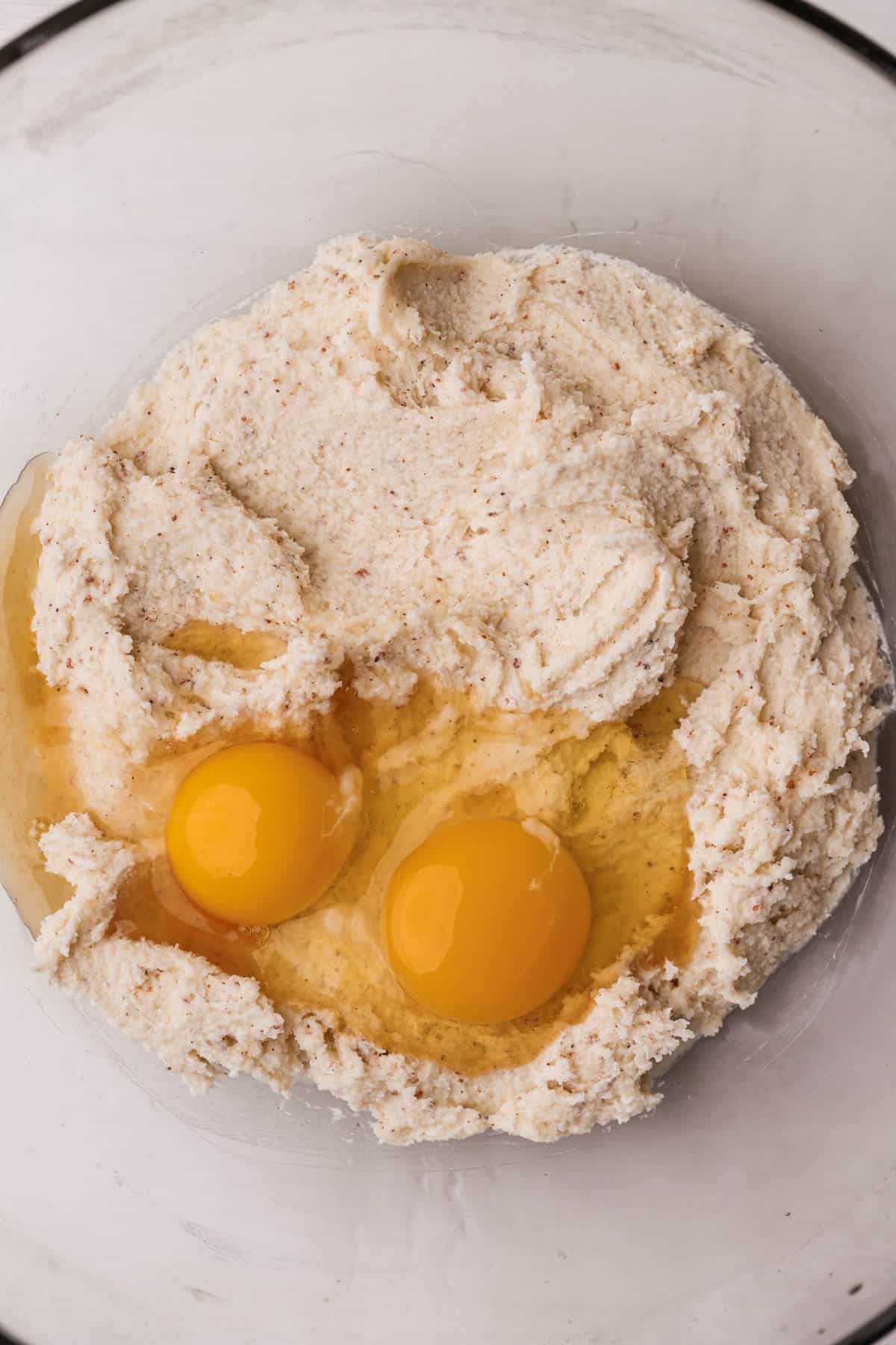 White granulated sugar, browned butter, egg, egg yolk and vanilla extract. 