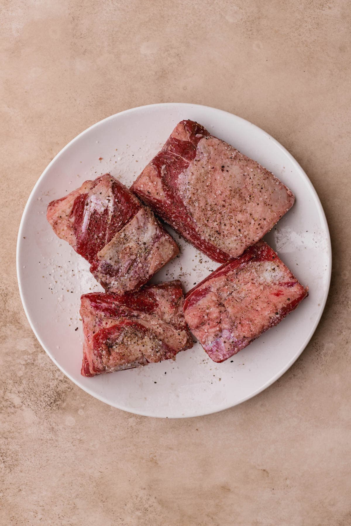 Short ribs seasoned with salt and pepper.