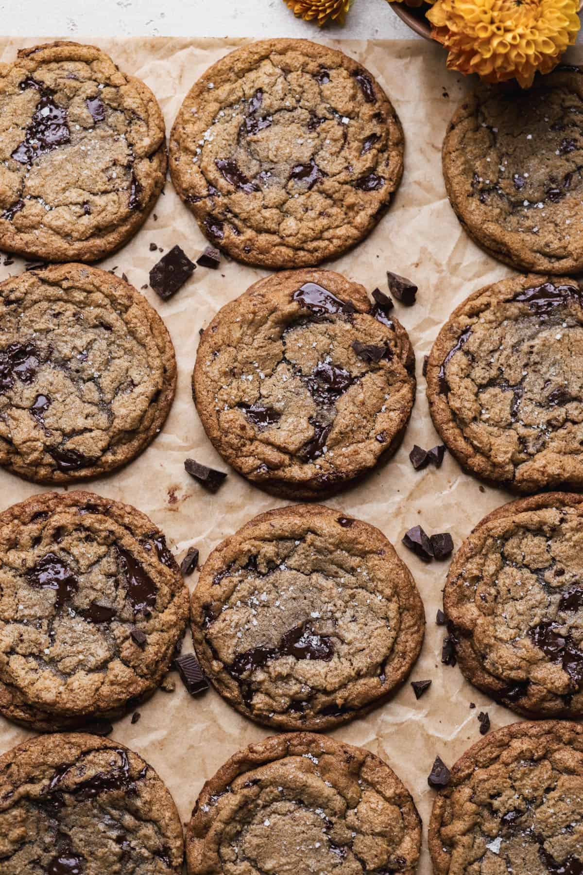 Cinnamon chocolate chip cookies with chopped dark chocolate and sea salt.