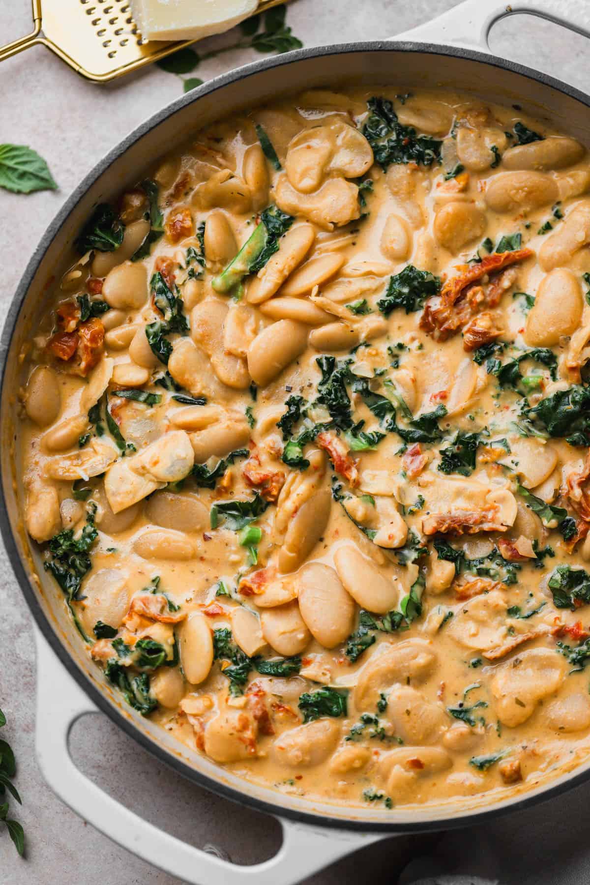 Marry me beans are made with butter beans, garlic, red chili flakes, basil, sun-dried tomatoes, kale, heavy cream and parmesan cheese. Served with crusty bread.