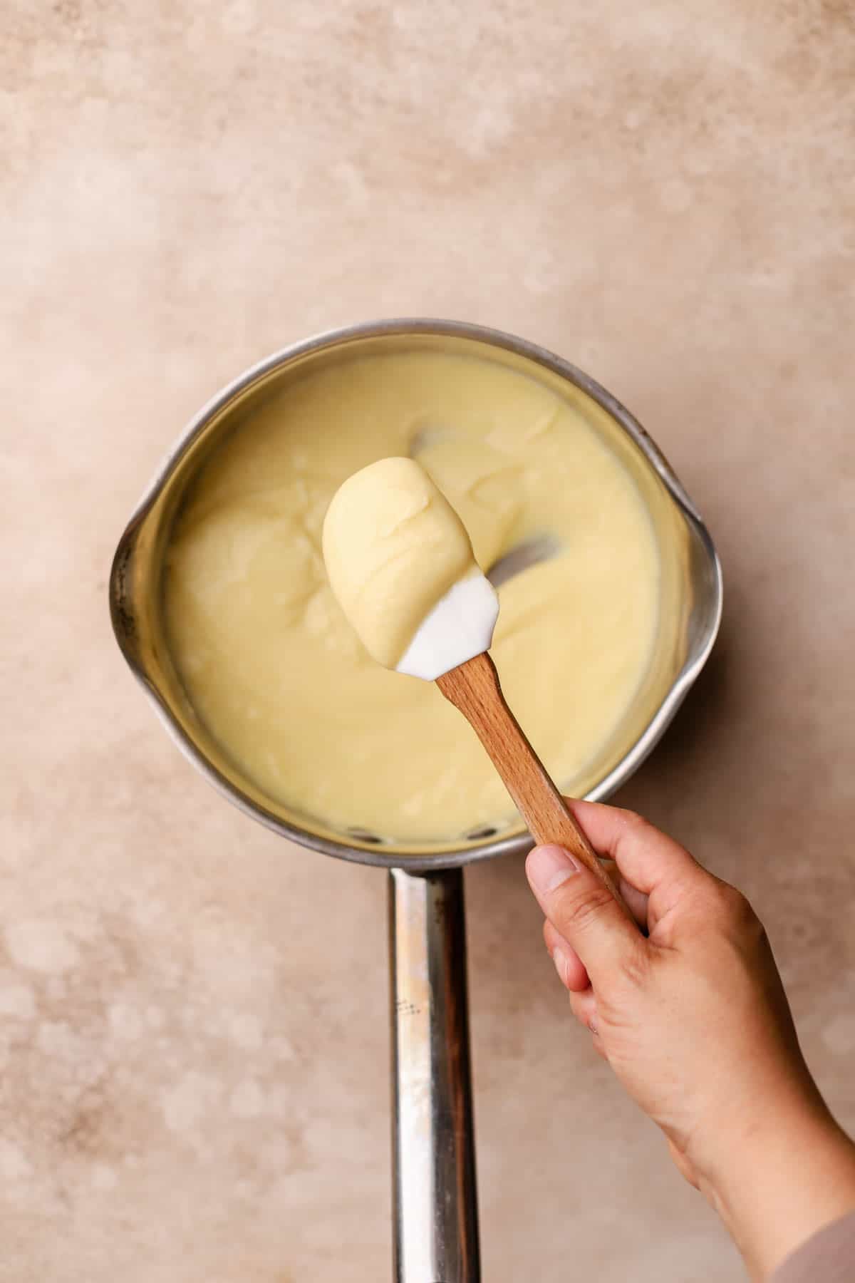 Thickened pastry cream. 