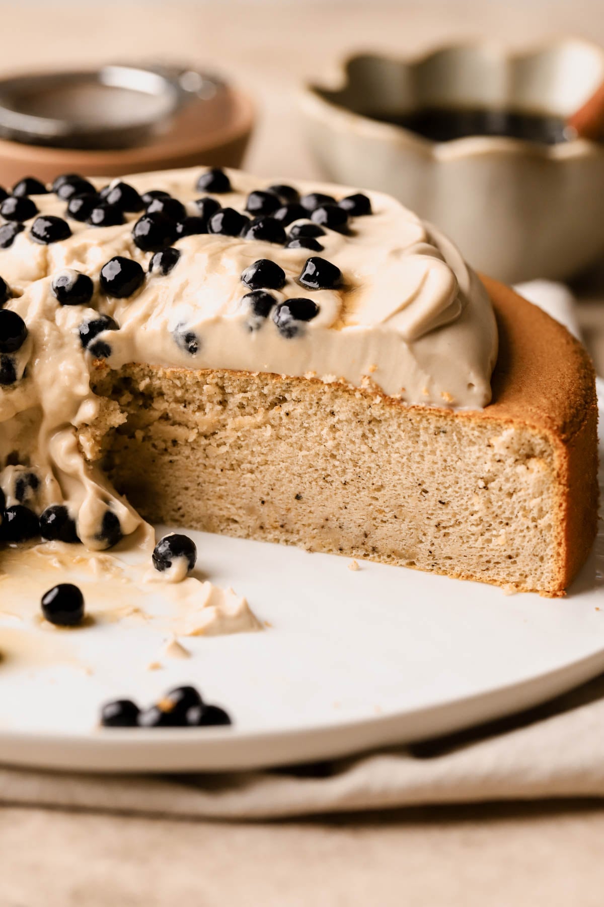 Boba cake with fluffy Asian sponge, milk tea custard topping, and chewy brown sugar tapioca pearls. 