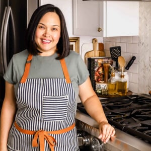 Kristen headshot in the kitchen wearing an apron.